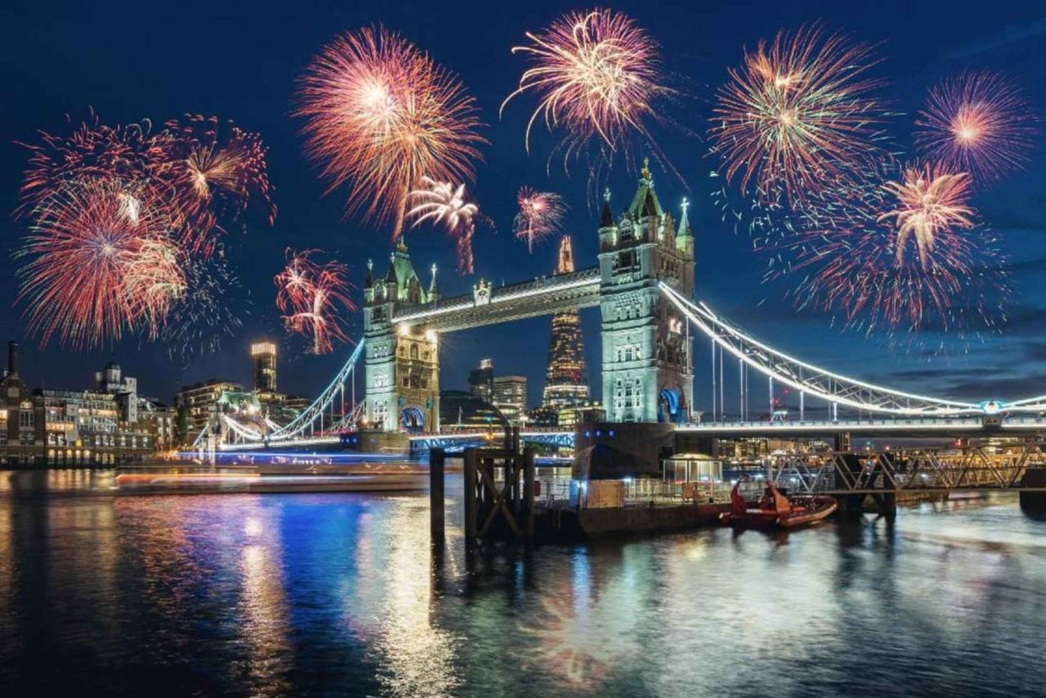 Jantar de Ano Novo no Cruzeiro pelo Tamisa e fogo de artifício a bordo do Neptune Clipper