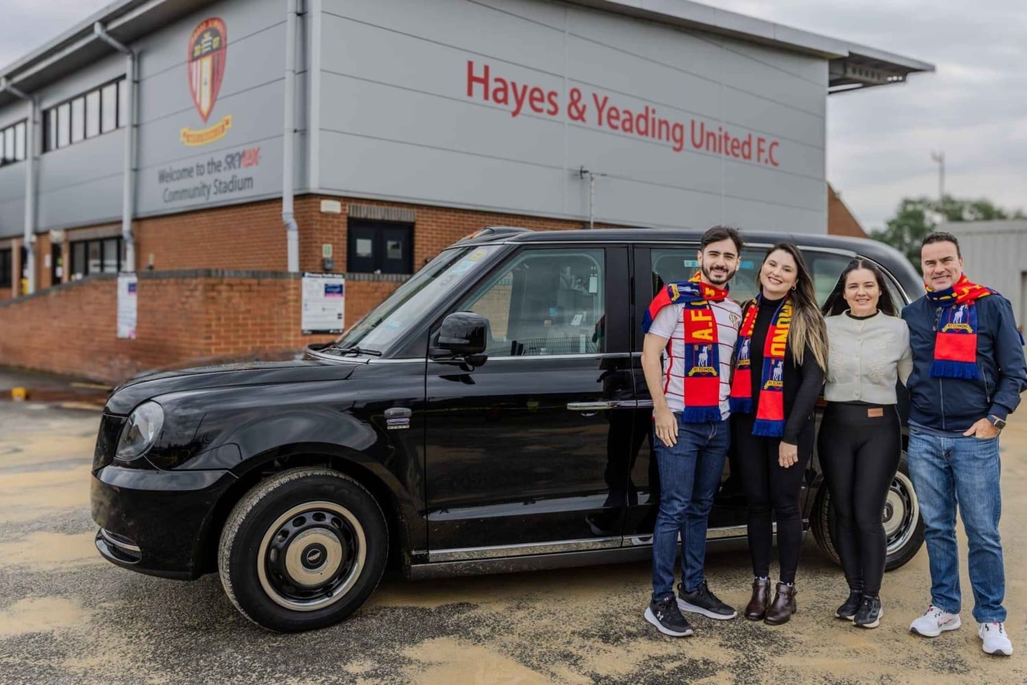 Prywatna wycieczka czarną taksówką po miejscach filmowania Teda Lasso