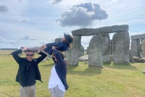 Private Tour to Stonehenge, Bath and The Cotswolds