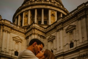 Christmas in London Romantic Photoshoot In Iconic Landmarks