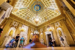 London: Rundvisning på Kensington Palace, vagtskifte og eftermiddagste