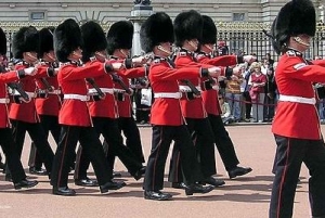 Royal London Private Full-Day Sightseeing Tour by Black Taxi