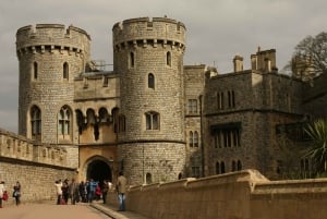 Tour privato del Castello Reale di Windsor e di Stonehenge con pass