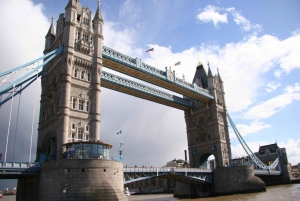 Hoppa över linjen Tower Bridge och Tower of London Privat rundtur