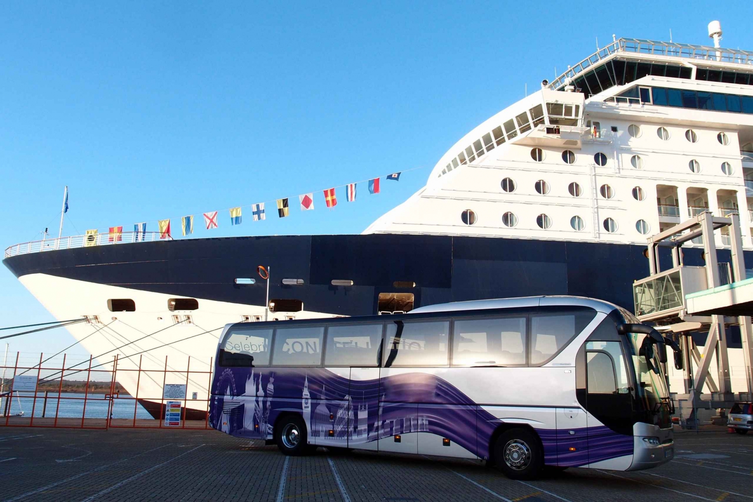 Southampton: Cruise Transfer to London via Stonehenge