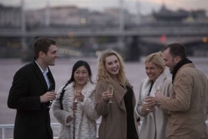 London: River Thames Evening Cruise with Bubbly and Canapés