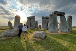 Visite privée de Stonehenge au coucher du soleil avec Lacock et Bath