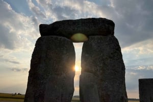 Tour privato di Stonehenge al tramonto con Lacock e Bath