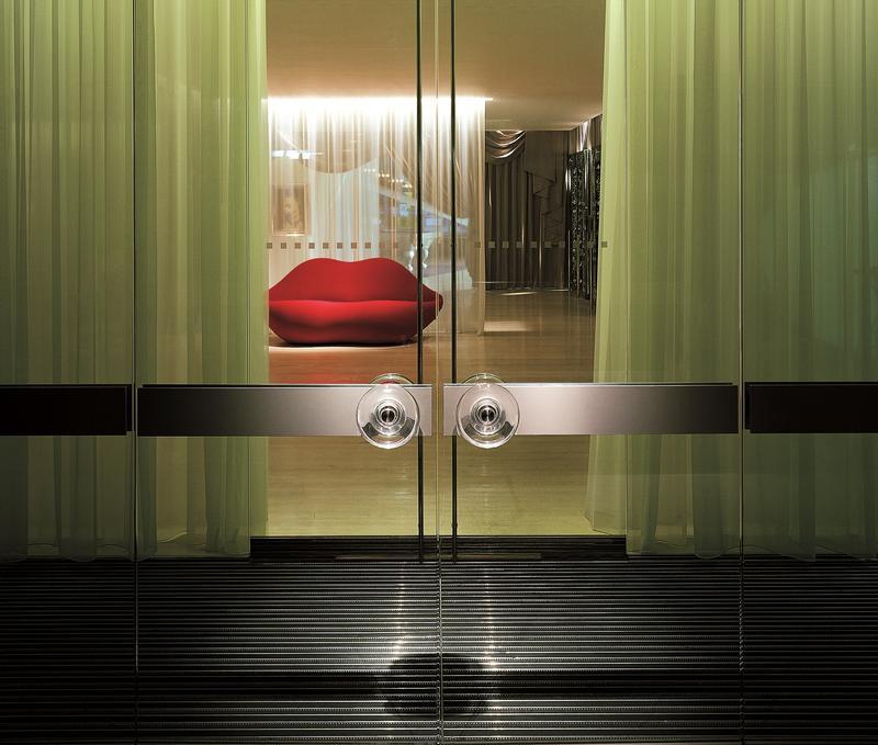 The Long Bar at the Sanderson Hotel