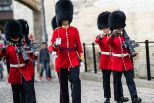 Torre de Londres: Ceremonia de Apertura, Joyas de la Corona y Beefeaters