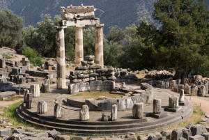 3-day classical Spanish guided tour in Peloponesse & Delphi