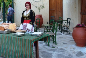 Chania: Cretan Folklore Night with Buffet and transfer