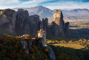 From Thessaloniki: 3 Days in Meteora including Tours & Hotel