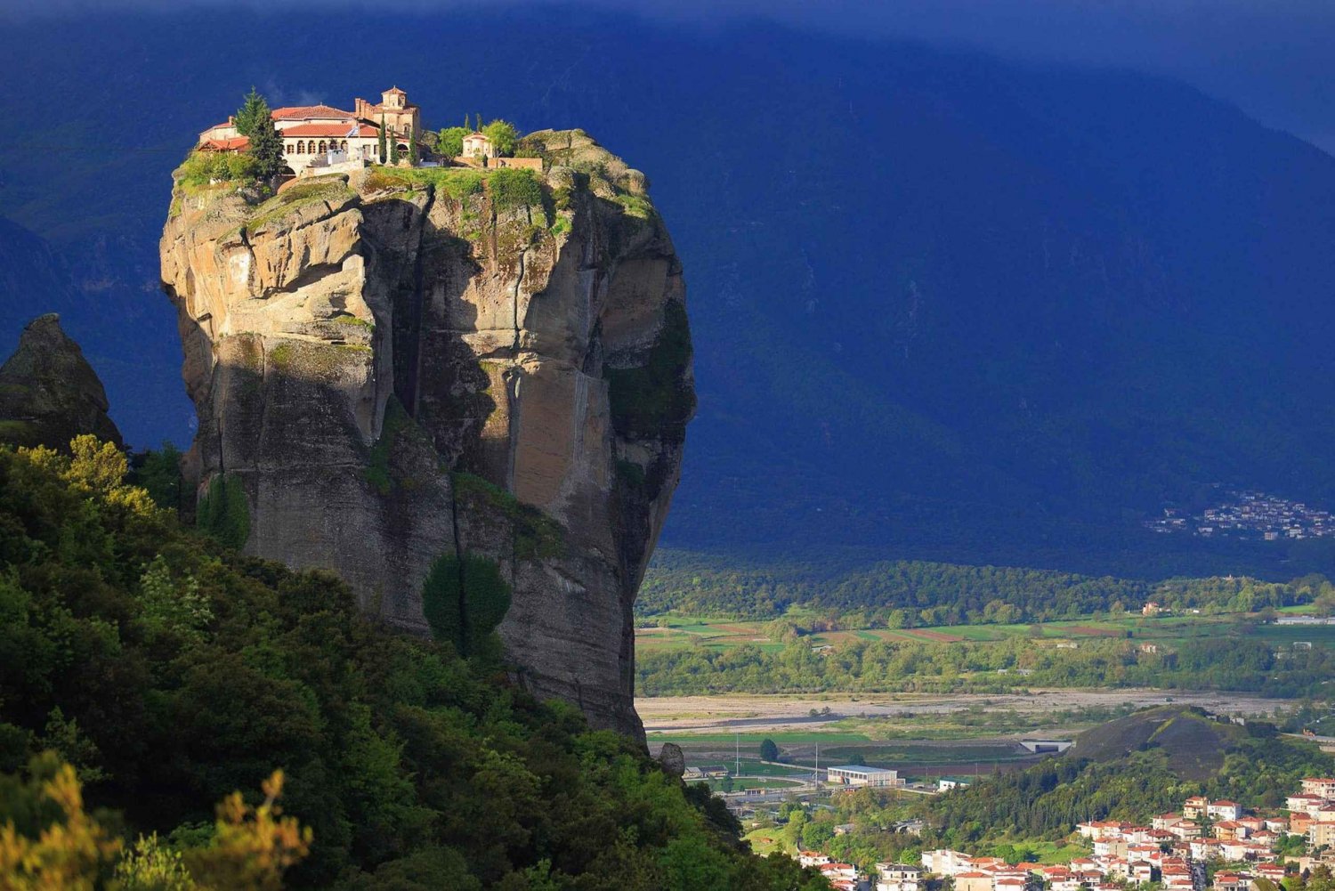 From Thessaloniki: Private Day Trip to Meteora with Transfer