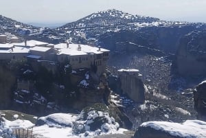 From Thessaloniki: Private Day Trip to Meteora with Transfer