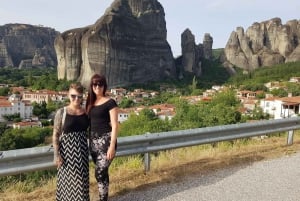 From Thessaloniki: Train Trip to Meteora & Monastery Tour