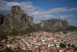 From Thessaloniki: Train Trip to Meteora & Monastery Tour