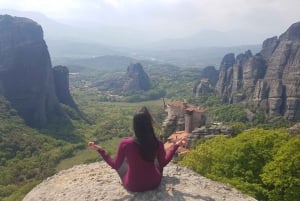 Meteora 2-Day Tour by Train from Thessaloniki