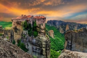 Private Meteora Monasteries Tour from Thessaloniki!