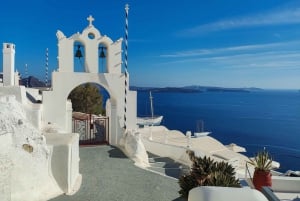 Santorini: Full day private tour with a local guide