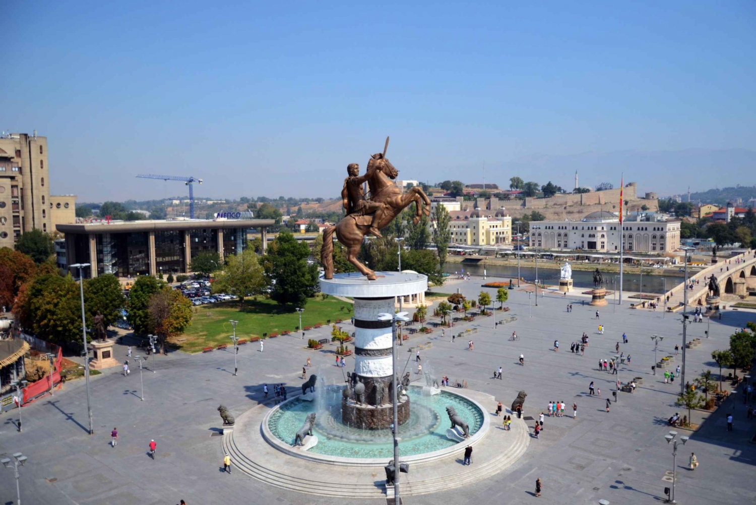 Skopje: tour privato a piedi di mezza giornata di vecchio e nuovo