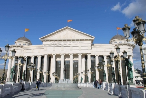 Skopje: tour privato a piedi di mezza giornata di vecchio e nuovo