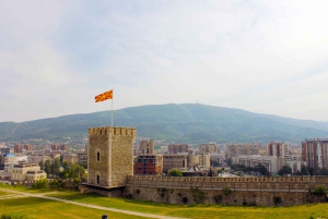 Skopje: excursão a pé privada de meio dia pelo antigo e pelo novo