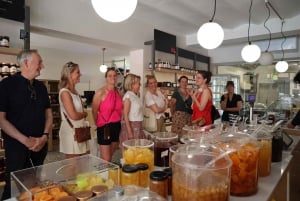 Thessaloniki: Taste food and drinks with a local chef