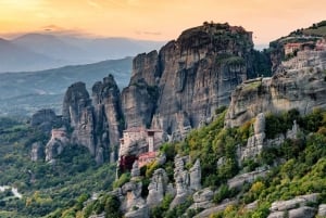 Thessaloniki: Full-Day Meteora Monasteries Tour