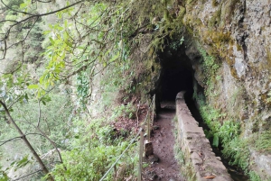 Caldeirão Verde: Queimadas PR9 Transfer Hike