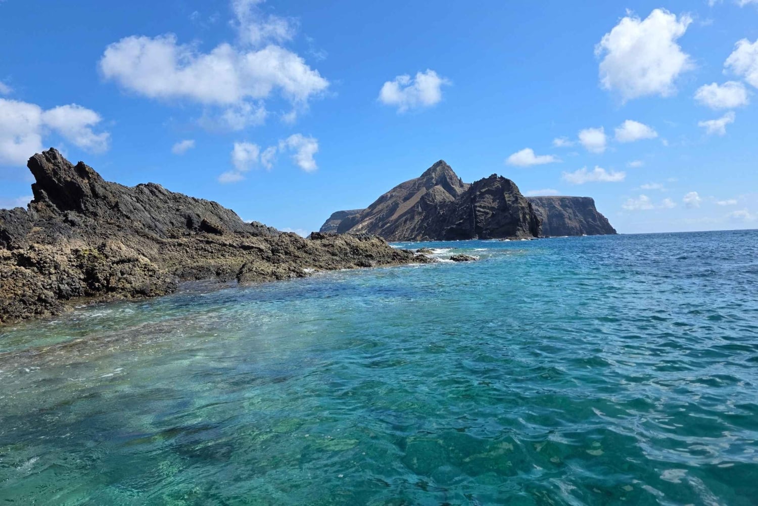 Tour in barca lungo la costa di Calheta