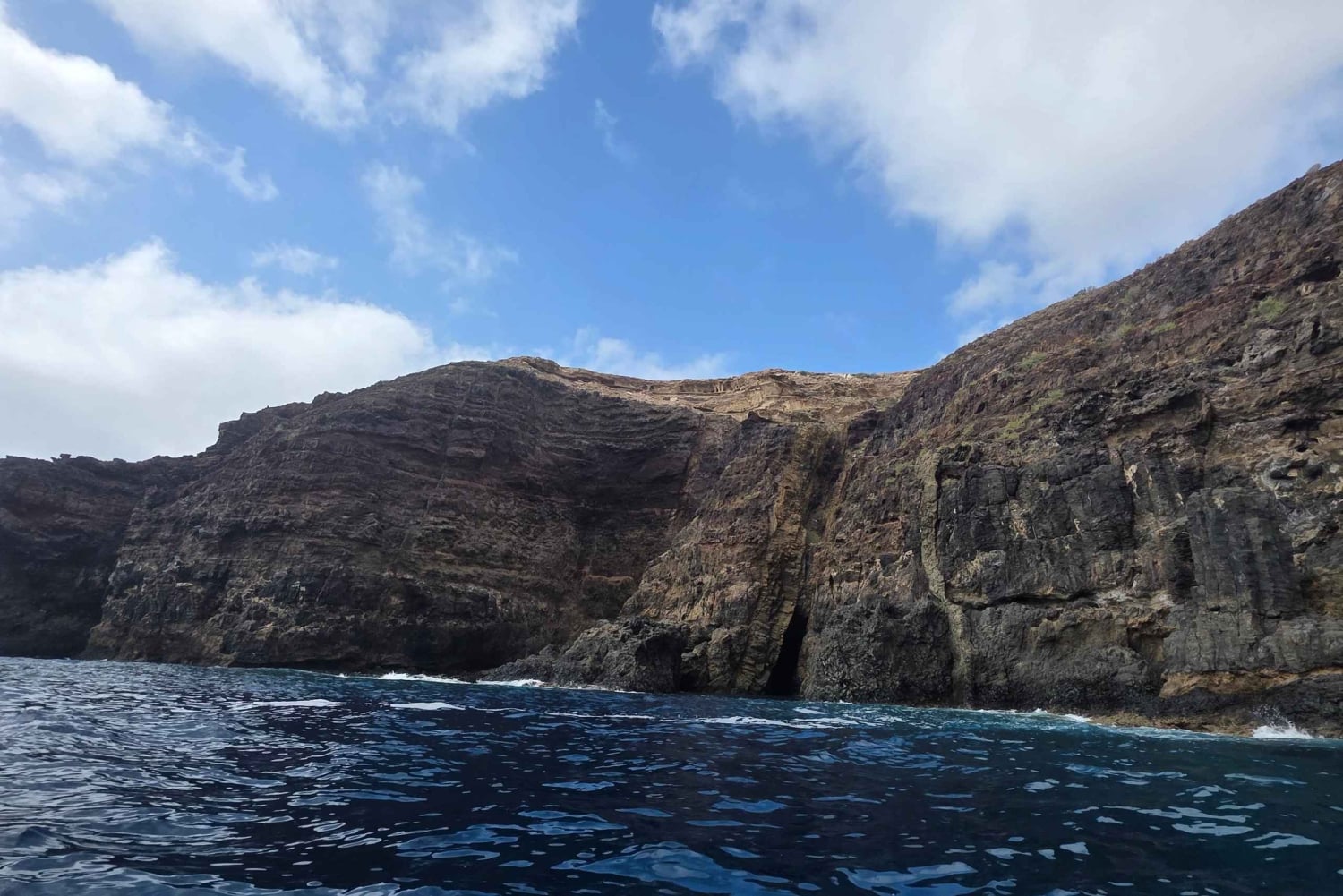 Tour in barca lungo la costa di Calheta