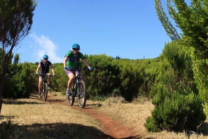 PASSEIO DE BICICLETA FÁCIL EM LEVADA