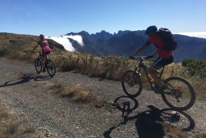 PASSEIO DE BICICLETA FÁCIL EM LEVADA