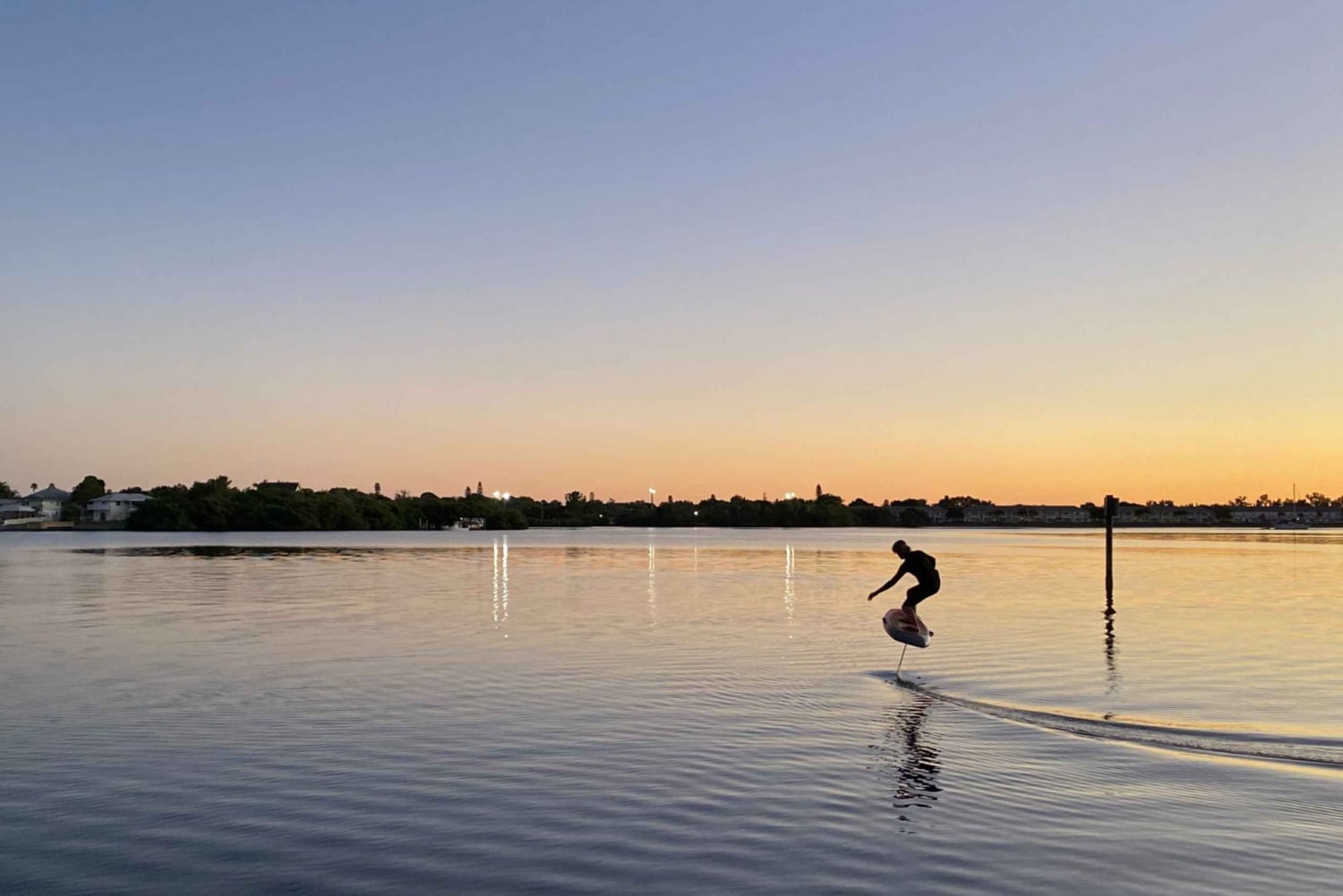 カリェタビーチでのエフォイル サーフボード レッスン