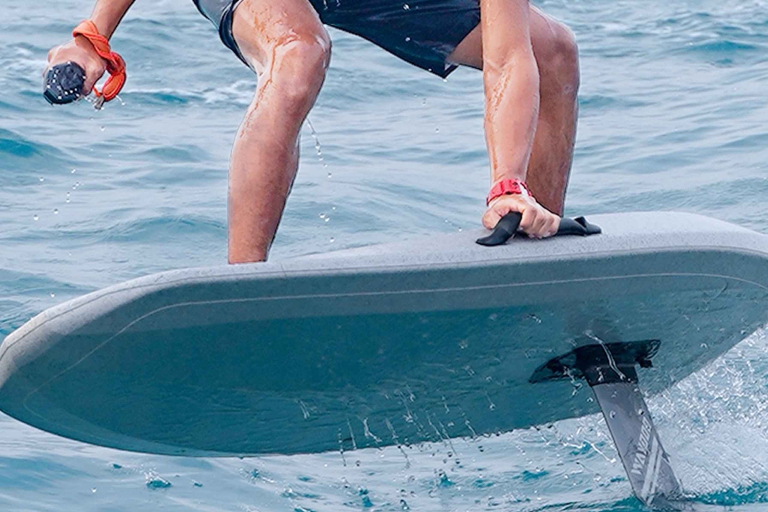 カリェタビーチでのエフォイル サーフボード レッスン