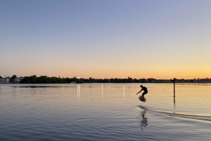 カリェタビーチでのエフォイル サーフボード レッスン