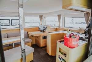 Da Funchal: Crociera al tramonto a Cabo Girao su catamarano di lusso