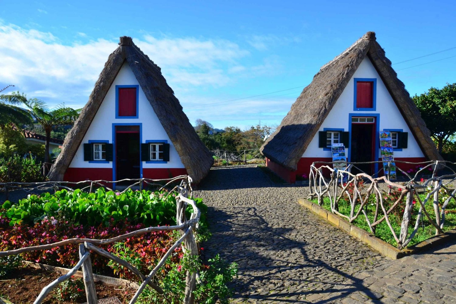 Da Funchal: East Tour Madeira 4x4 Jipe Tour Santana Houses