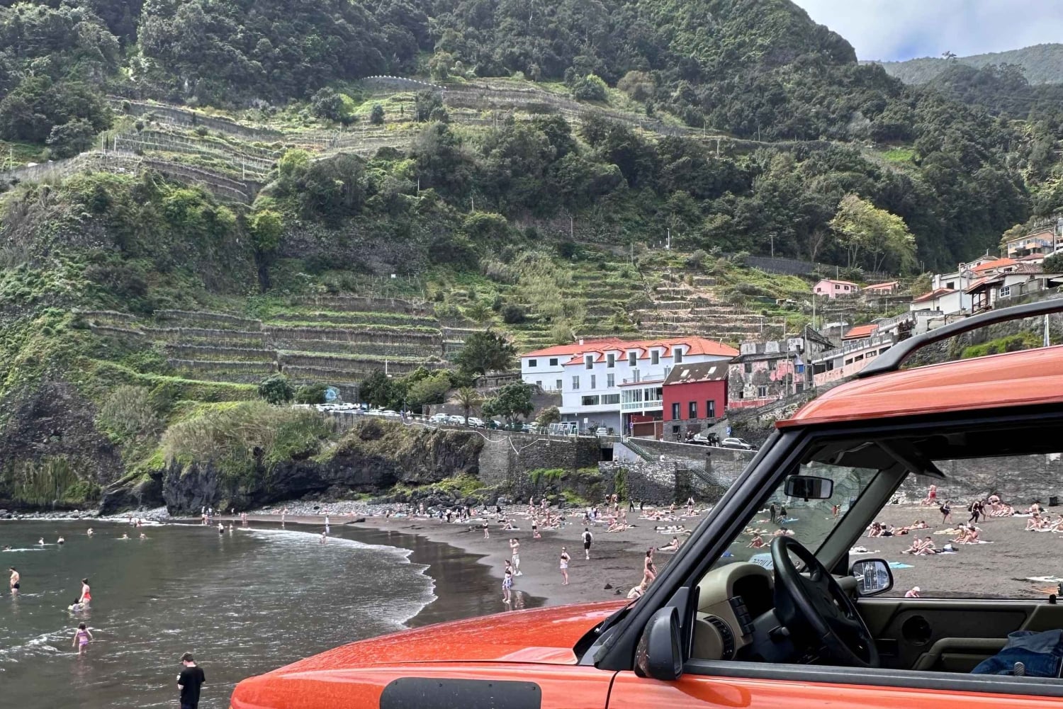 Vanuit Funchal: privétour in een jeep door het oosten of westen