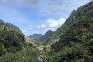 Vanuit Funchal: privétour in een jeep door het oosten of westen