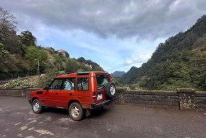 Vanuit Funchal: privétour in een jeep door het oosten of westen