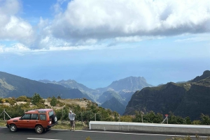 Vanuit Funchal: privétour in een jeep door het oosten of westen