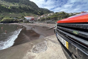 Vanuit Funchal: privétour in een jeep door het oosten of westen