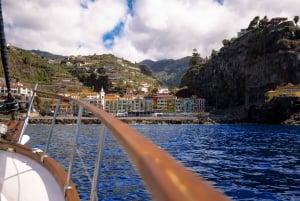 From Funchal: West Bays Sailing Tour with Lunch