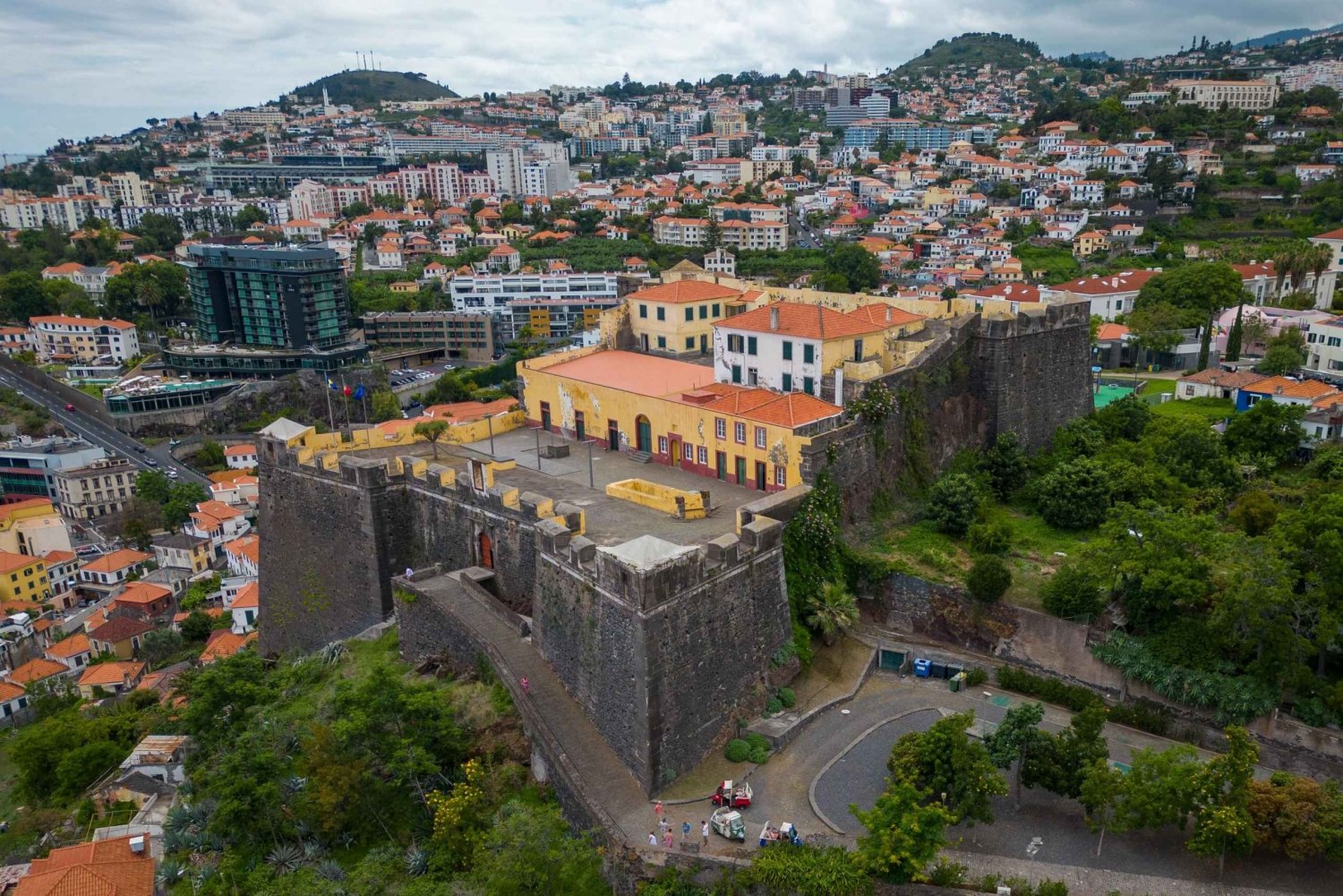 Funchal : 1 hour City Tour by Tuk-Tuk