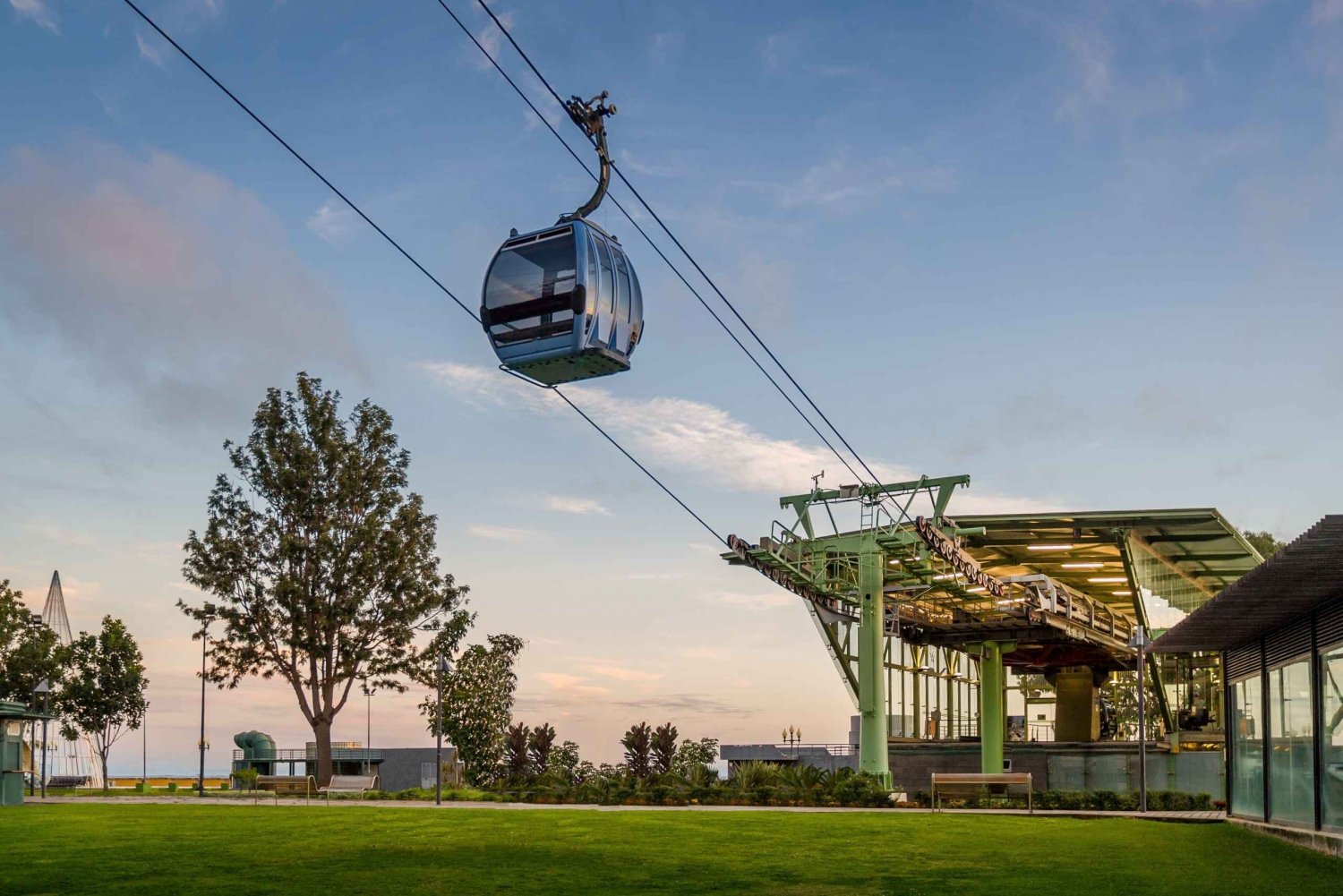 Funchal: 2-Hour Tuk-Tuk Tour with Cable Car Finale