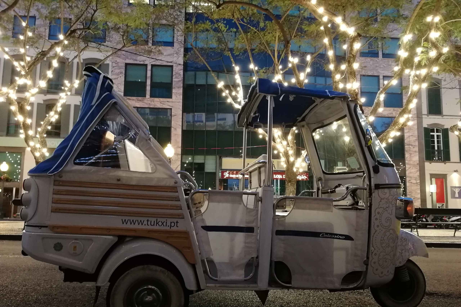 フンシャル：クリスマス・イルミネーション トゥクシー・ツアー