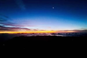 Funchal: Pico do Arieiro Sunrise Jeep Tour with Pickup