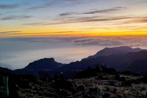 Funchal: Pico do Arieiro Sunrise Jeep Tour with Pickup